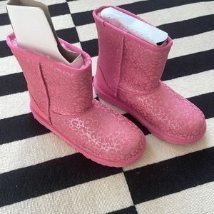 Girls Uggs- New in box